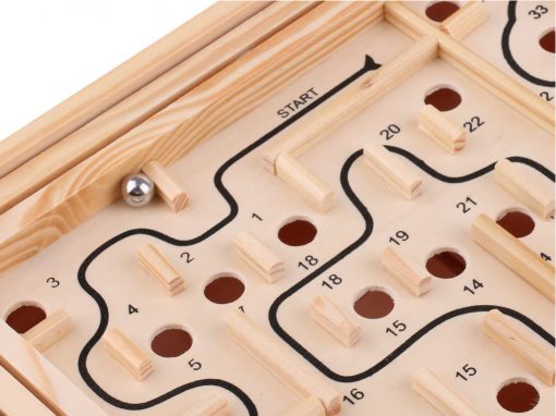 Labyrinth aus Holz: nachhaltig spielen mit Holz und Handwerk