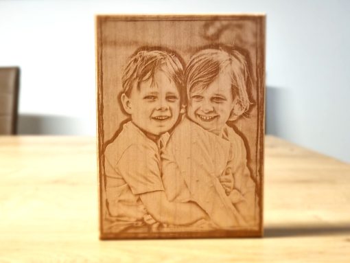 Tischaufsteller Bildgravur auf Holz