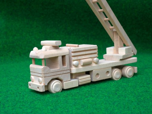 Feuerwehrauto aus Holz - hachhaltiges Spielzeug